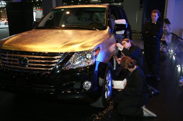 Dubai Motor Show.  Lexus LX.